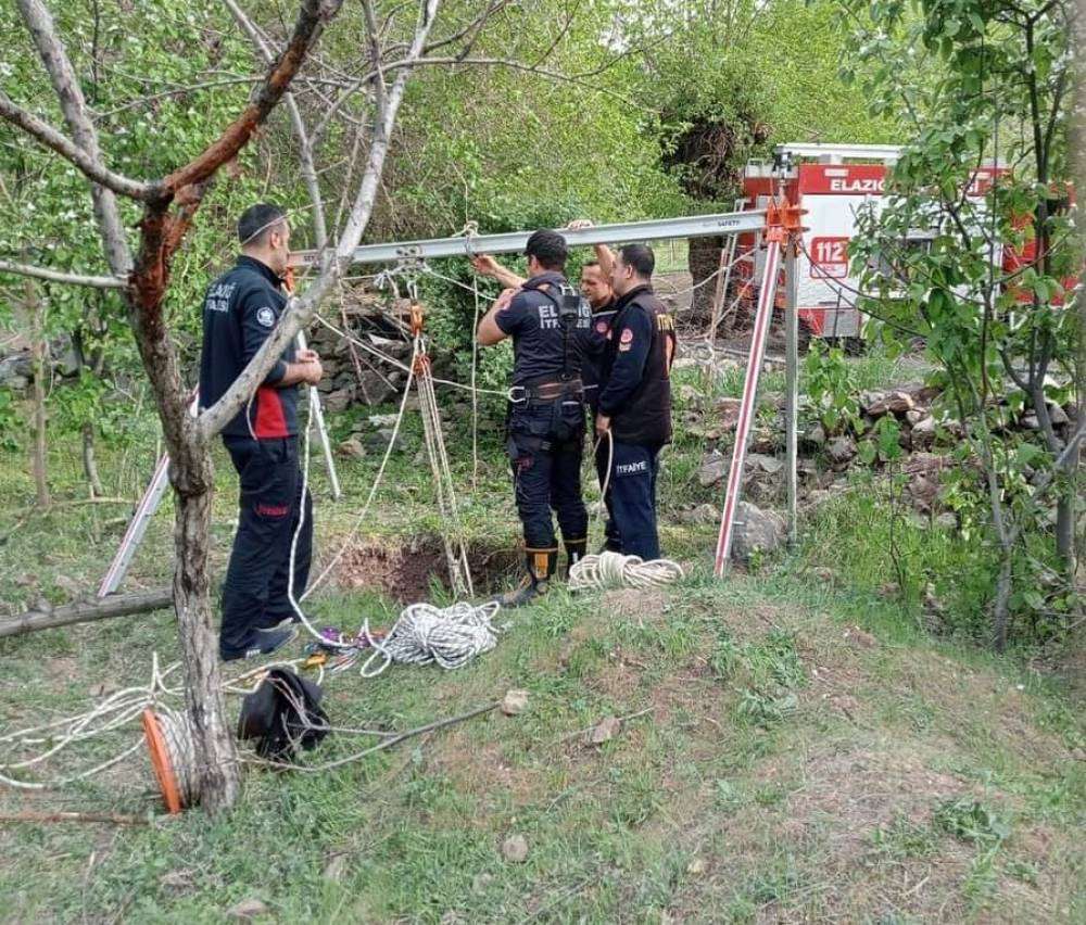 Elazığ’da kuyuya düşen inek kurtarıldı
