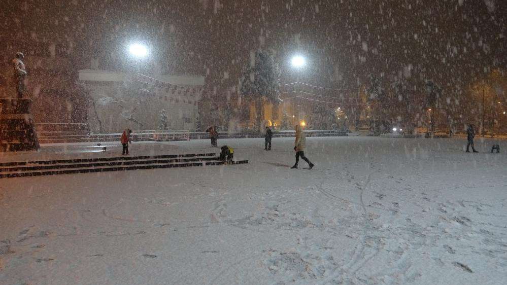 Malatya’ya lapa lapa kar yağdı